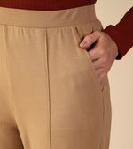 calca-pantalon-20300-macadamia-detalhe-1