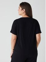 blusa-decote-v-ampla-21551-super-black--4-